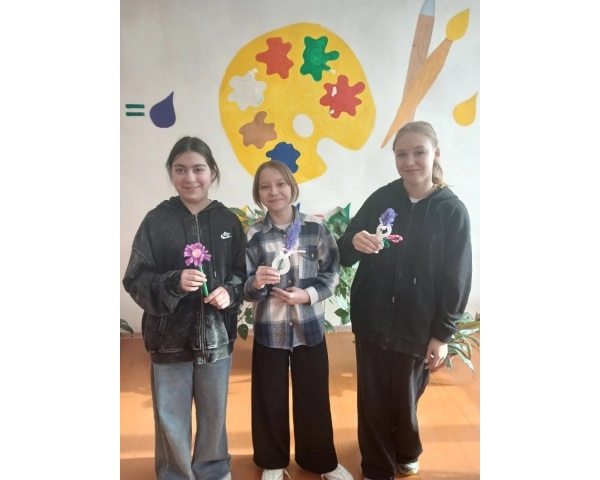 Ученики школы принимают участие в акции