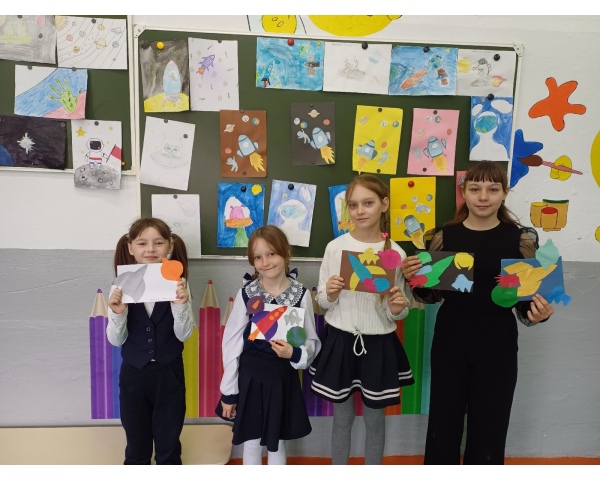 Конкурс космических поделок и рисунков 