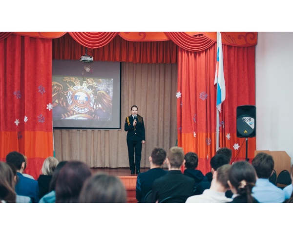 В рамках профориентационной работы в школе прошла встреча с курсантом Омской Академии Министерства Внутренних Дел Российской Федерации - Дарьей Колещатовой.