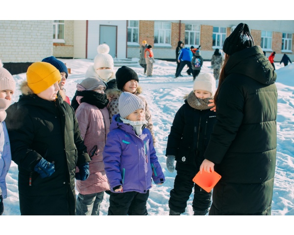 Для учеников школы прошли зимние спортивные игры.