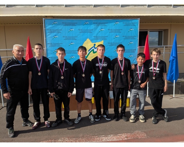 2 место в соревнованиях по футболу