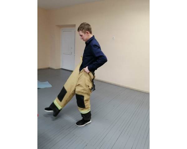 Юнармейский отряд «Патриот». Практическое занятие по пожарной подготовке и разборке автомата.