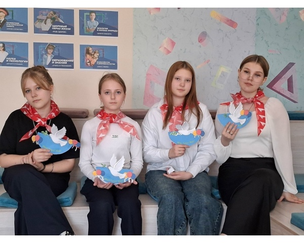 Творческий мастер-класс «Весенняя открытка для героя труда»