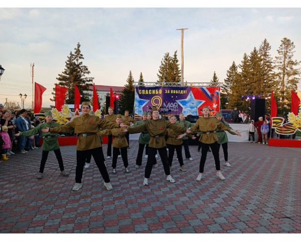 В День Победы учащиеся Ражевской школы приняли участие в районном флешмобе 