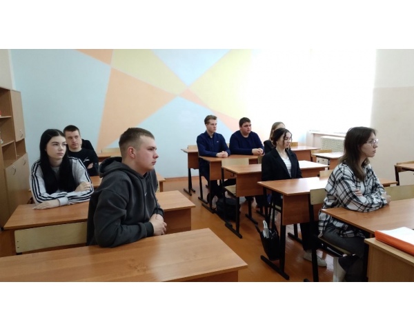 Сегодня, 14 апреля, в нашей школе прошло внеурочное занятие, тема которого – “Гражданская авиация России”