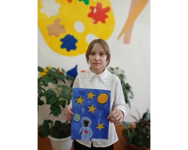 Выставка рисунков и поделок 