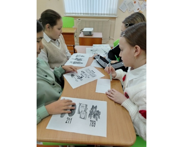 В школе прошёл конкурс кроссвордов и ребусов в рамках Недели русского языка и литературы