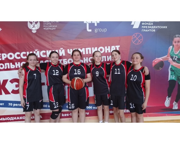 Команда девушек заняла 4 место по баскетболу на 26 Спартакиаде учащихся Тюменской области.